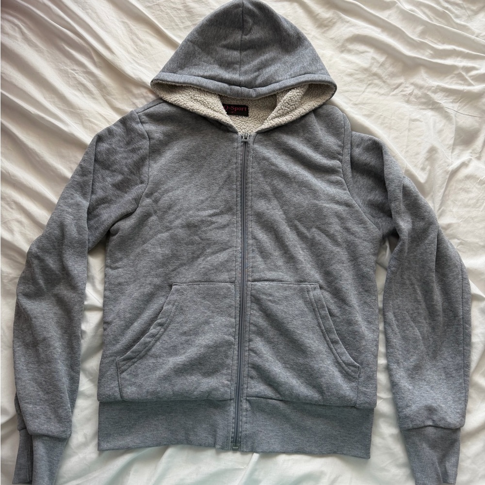 Gray Zip-Up Hoodie with Sherpa Lining 🩶